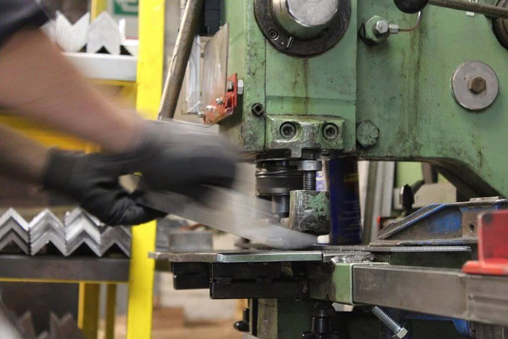 Jak dobrać odpowiednie parametry do procesu wykrawania