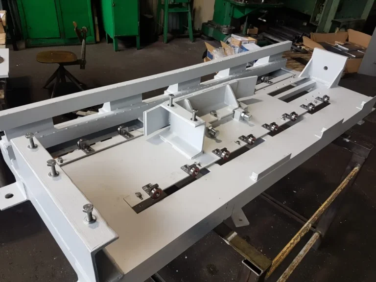 Zespół napędowy do wtryskarek